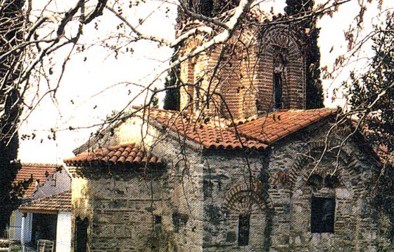Ο βυζαντινός ναός του Αγίου Νικολάου στον Ελαιώνα. Άποψη από Β.Α.